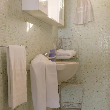 Emilia Aparthotel *